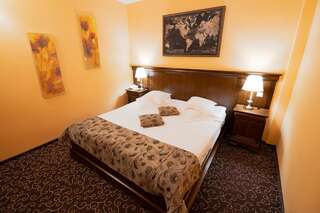 Отель Hotel Dorna Ватра-Дорней Улучшенный двухместный номер с 1 кроватью или 2 отдельными кроватями-2