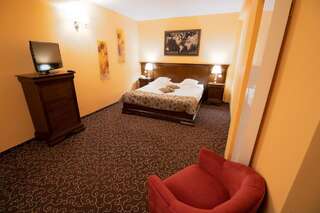 Отель Hotel Dorna Ватра-Дорней Улучшенный двухместный номер с 1 кроватью или 2 отдельными кроватями-3